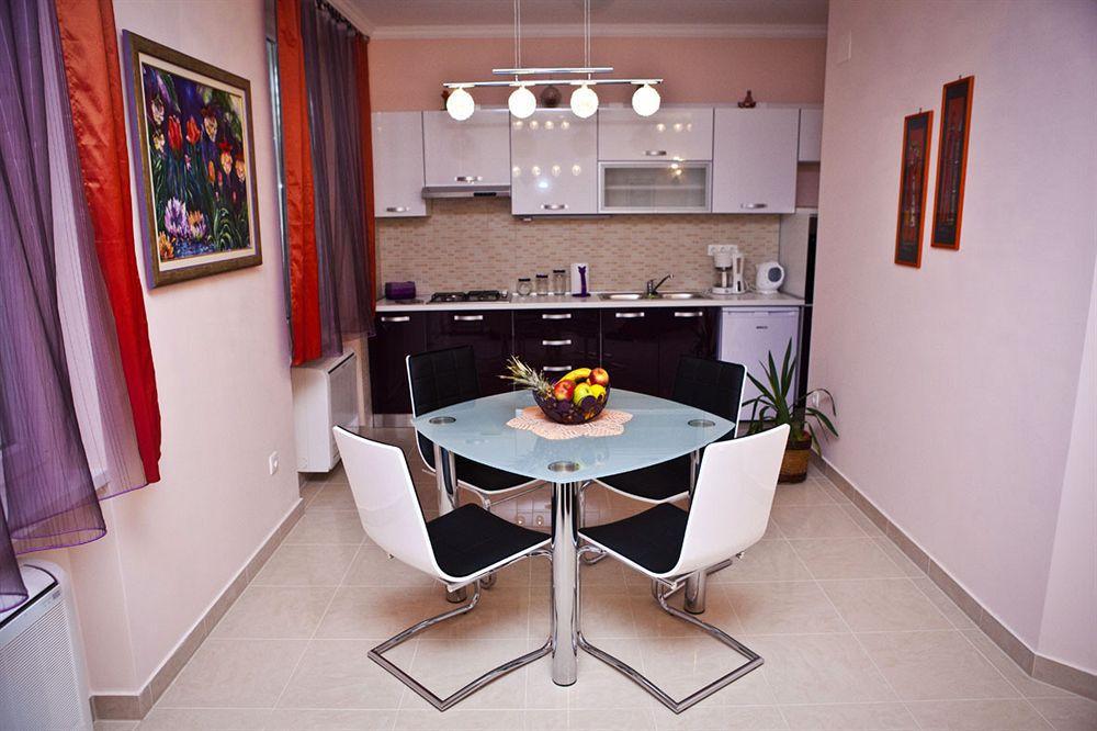 Split Apartments Peric Exterior photo
